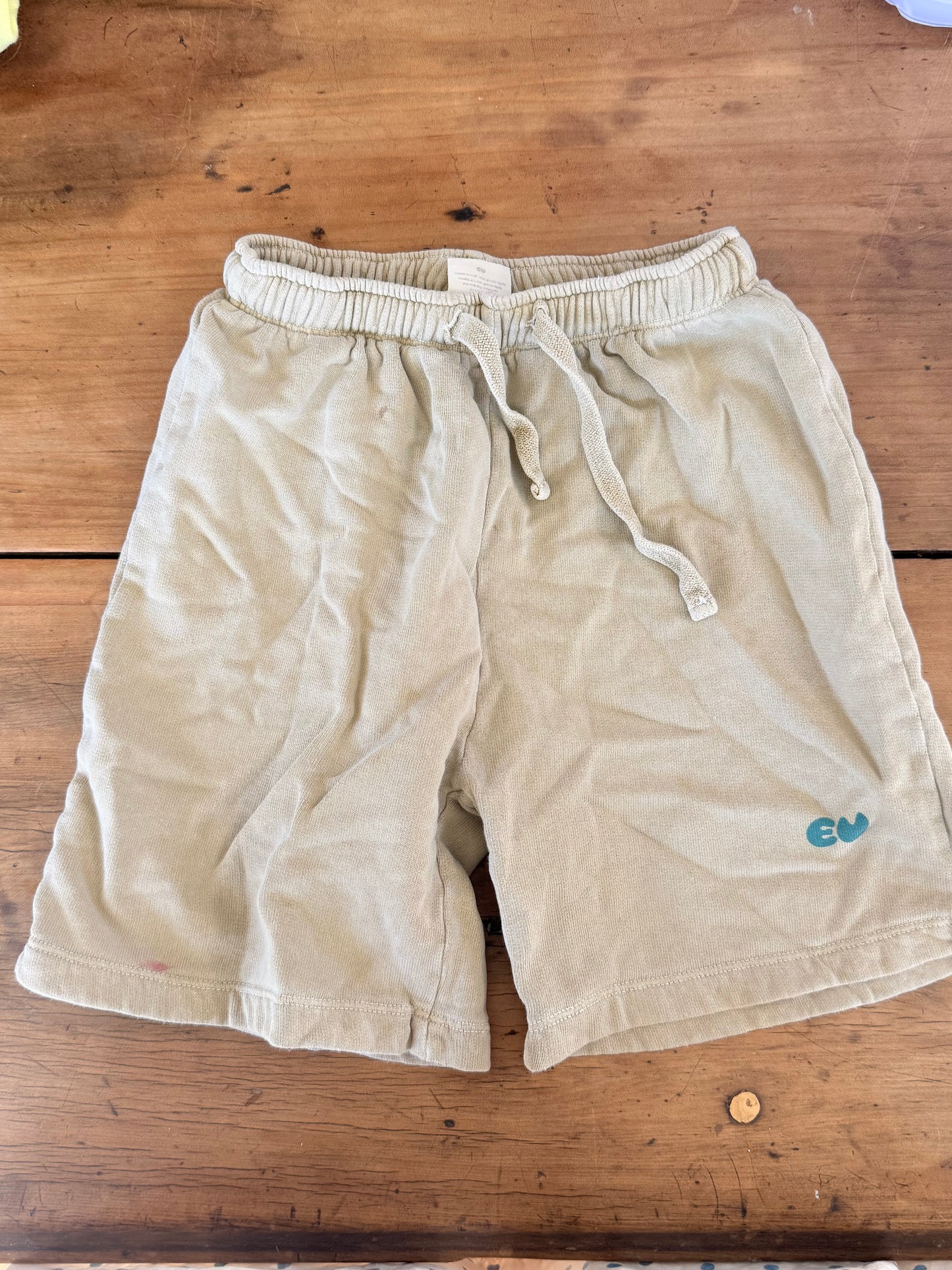 Earthlings size 6